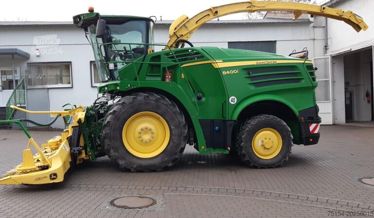 Häcksler John Deere 8400 i