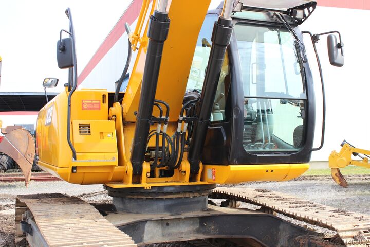 Grävmaskin på band JCB 220 X LC