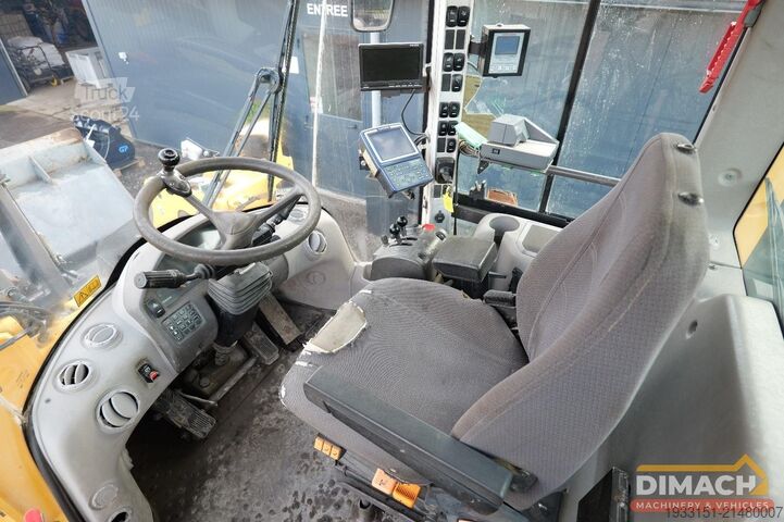 Loader Volvo L120F 4x4 - smeersysteem - camera - airco - NL ...
