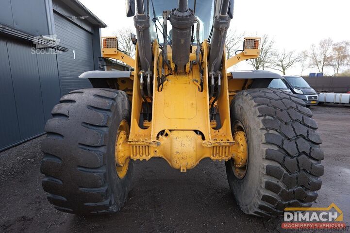 Loader Volvo L120F 4x4 - smeersysteem - camera - airco - NL ...