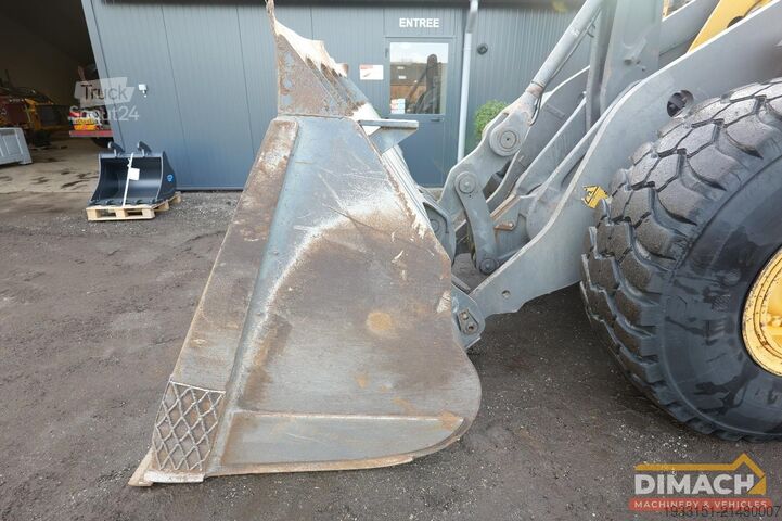 Loader Volvo L120F 4x4 - smeersysteem - camera - airco - NL ...
