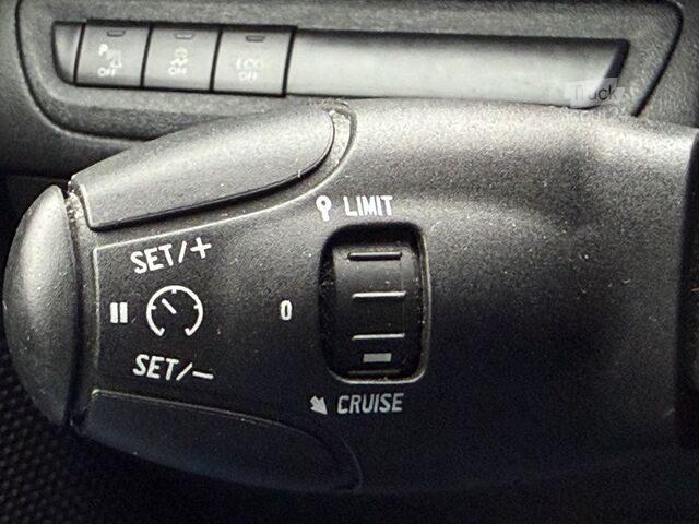 Skåpbil PEUGEOT 208 1.6 Active BlueHDi 100 STOP & START