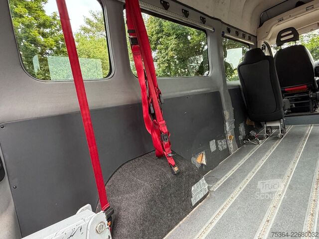 Minibussi FIAT Ducato 2.3 Multijet Maxi 5 Sitze Rollstullift