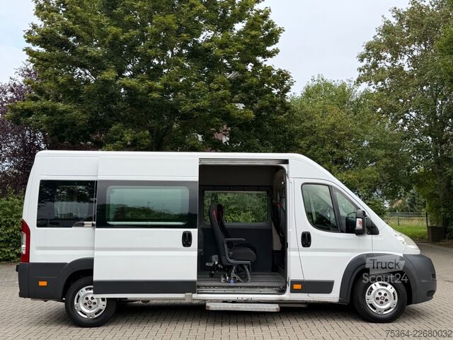 Minibussi FIAT Ducato 2.3 Multijet Maxi 5 Sitze Rollstullift