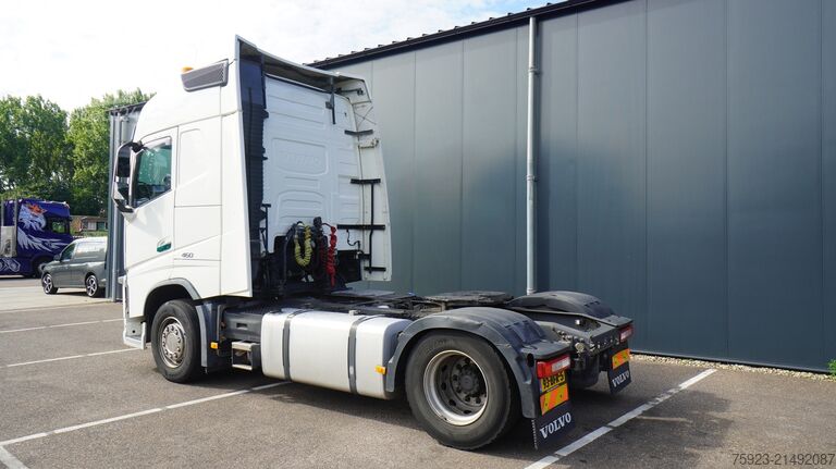 MTS standard Volvo FH 460 Globetrotter tractor unit