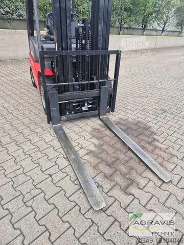 Viljuškar sa prednjim utovarivačem Manitou MI 25 D