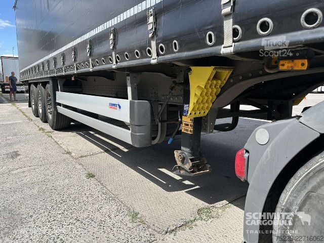 Semirimorchio con telone Schmitz Cargobull Curtainsider Standard