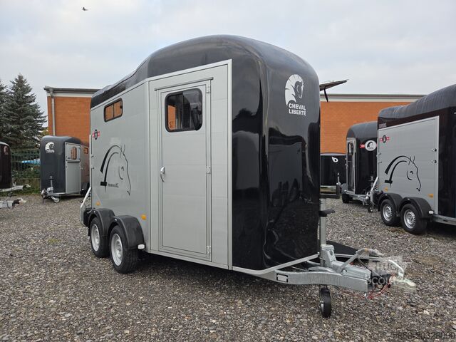 Прицеп для скота Cheval Liberté Touring XL Sattelschrank Frontexit 100km