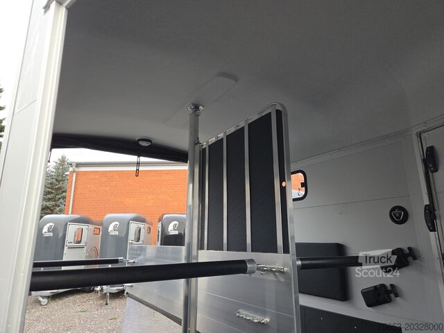 Прицеп для скота Cheval Liberté Touring XL Sattelschrank Frontexit 100km