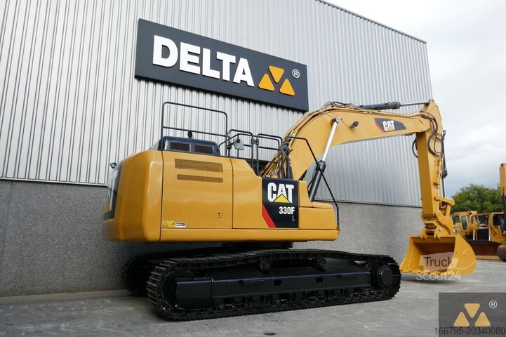 Grävmaskin på larvband Caterpillar 330FL