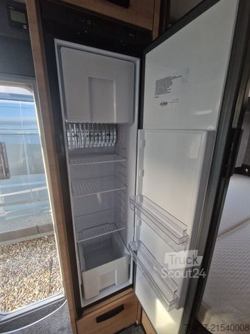 Polintegriran avtodom KNAUS L!VE WAVE 650 MF Platinum Selection