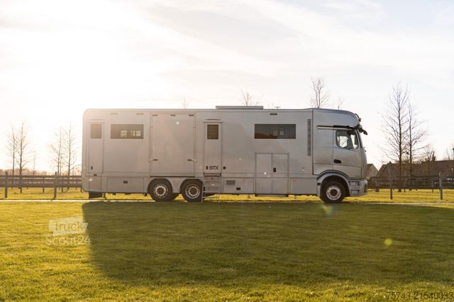 Liellopu pārvadāšanas kravas automašīna MERCEDES-BENZ Actros 2651 STX Pop-Out, Pop-Up. u. Wohntrailer