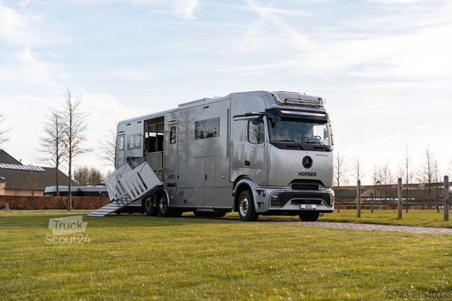 Liellopu pārvadāšanas kravas automašīna MERCEDES-BENZ Actros 2651 STX Pop-Out, Pop-Up. u. Wohntrailer
