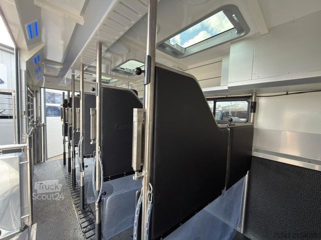 Liellopu pārvadāšanas kravas automašīna MERCEDES-BENZ Actros 2651 STX Pop-Out, Pop-Up. u. Wohntrailer