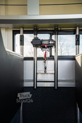 Liellopu pārvadāšanas kravas automašīna MERCEDES-BENZ Actros 2651 STX Pop-Out, Pop-Up. u. Wohntrailer