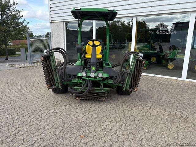 Mașină de tuns gazon autopropulsată John Deere 8900A
