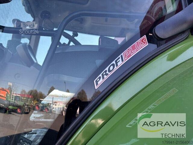 Traktor Fendt 828 VARIO S4