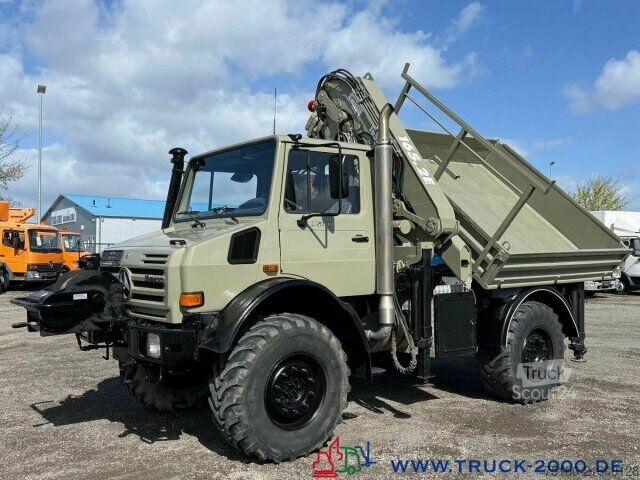 Trójstronna wywrotka Unimog U5000 4x4 Atlas Kran 165.2E 16,5m Höhe + Winde