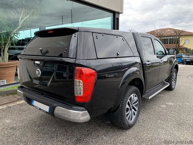 Пикап-фургон Nissan Navara 4WD 5 posti con HardTop