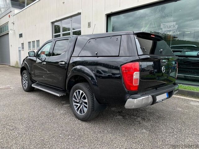 Пикап-фургон Nissan Navara 4WD 5 posti con HardTop