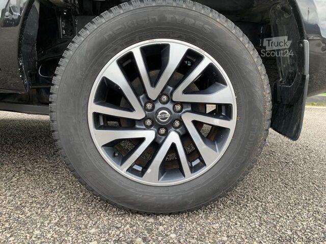 Пикап-фургон Nissan Navara 4WD 5 posti con HardTop