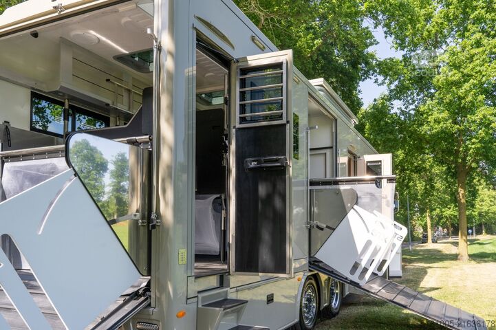 Paarden transport Scania S500  New Scania S500 STX! 6 horses plus living...