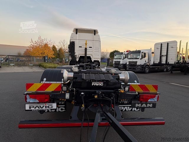 Autocamion cu cârlig pentru containere MAN TGX 26.520 6x2-4 LL Abroller Hyva Titanium