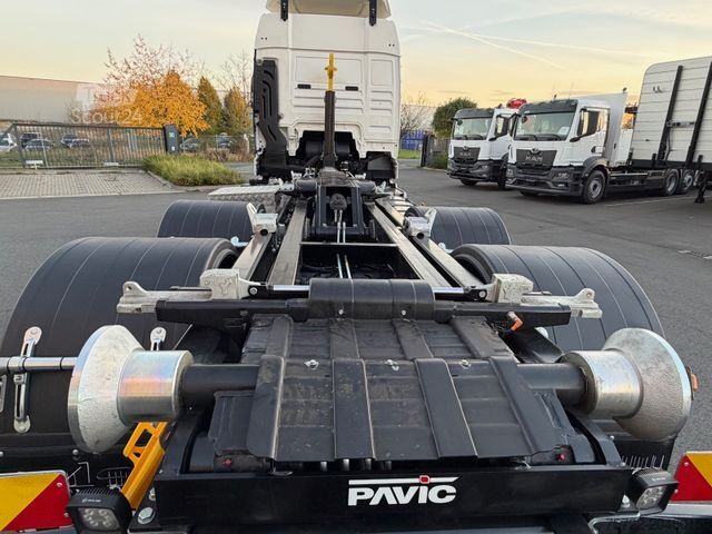 Autocamion cu cârlig pentru containere MAN TGX 26.520 6x2-4 LL Abroller Hyva Titanium