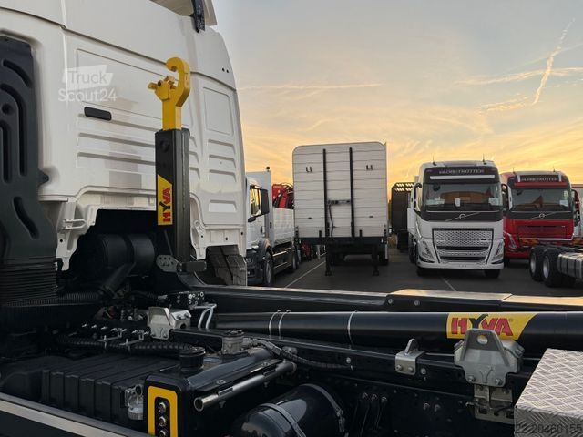 Autocamion cu cârlig pentru containere MAN TGX 26.520 6x2-4 LL Abroller Hyva Titanium