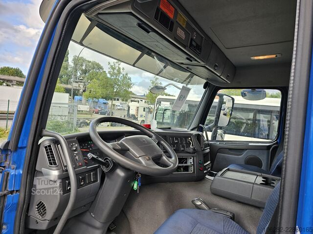 Camião com caixa frigorífica VOLVO FM330 6x2 FRIGOBLOCK Multizone Lenk u. L