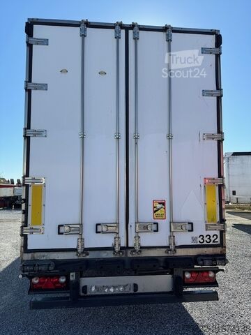 Geïsoleerde kastoplegger Merker 3 achs Carrier Maxima 1300 Portal 2,9m