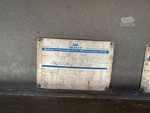 Geïsoleerde kastoplegger Merker 3 achs Carrier Maxima 1300 Portal 2,9m