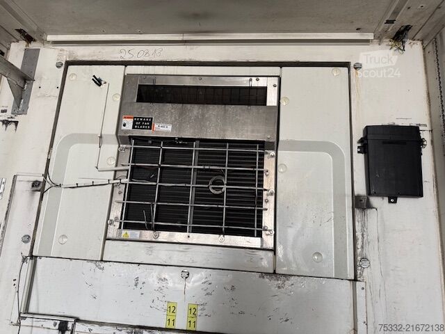 Geïsoleerde kastoplegger Merker 3 achs Carrier Maxima 1300 Portal 2,9m