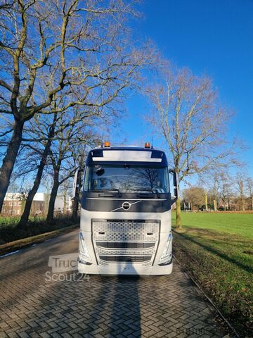 Transporte de caballos Volvo FH Middle East Specs Volvo FH 420 9 paarden, mi...