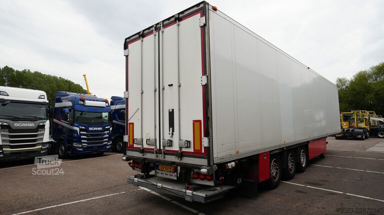  Schmitz Cargobull 3 AXLE FRIGO TRAILER WITH CARRIER VECTOR 1950