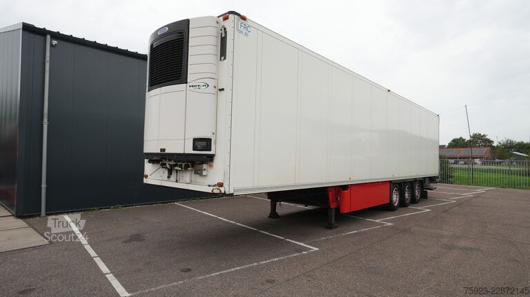  Schmitz Cargobull 3 AXLE FRIGO TRAILER WITH CARRIER VECTOR 1950