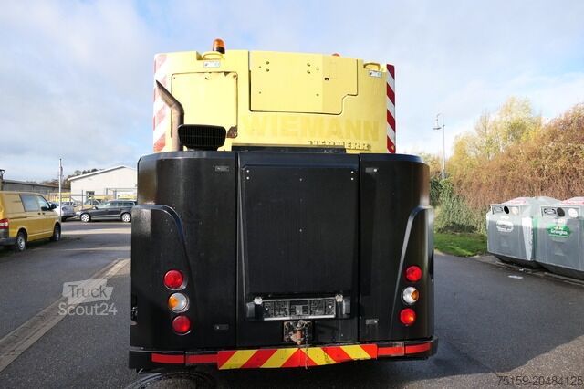 Grue montée sur camion liebherr LTC 1045-3.1