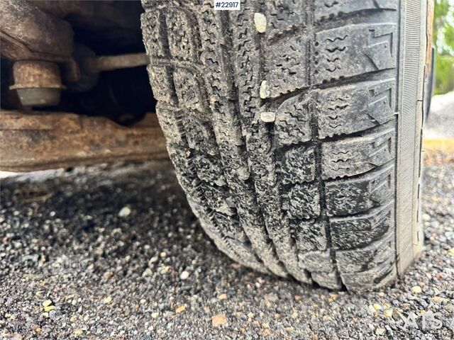 Camioneta familiar de techo alto Toyota Hiace 4WD with 2 sets of tires