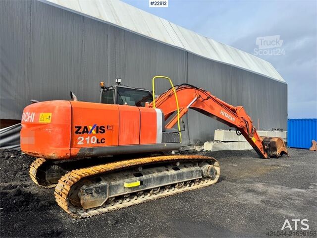 Excavadora sobre orugas Hitachi ZX210LC-3 crawler excavator with digging bucket, g