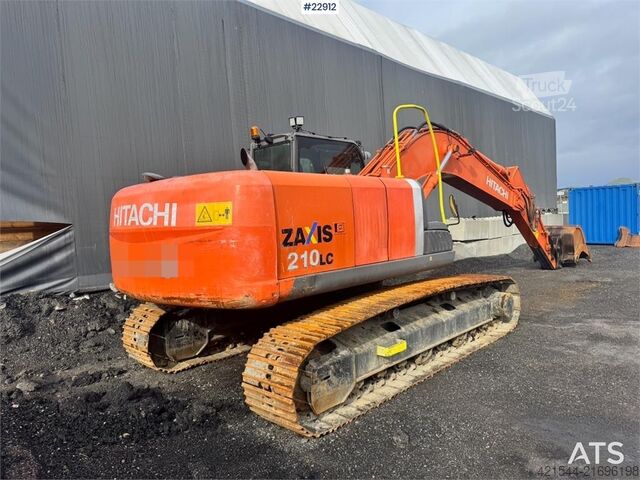 Excavadora sobre orugas Hitachi ZX210LC-3 crawler excavator with digging bucket, g