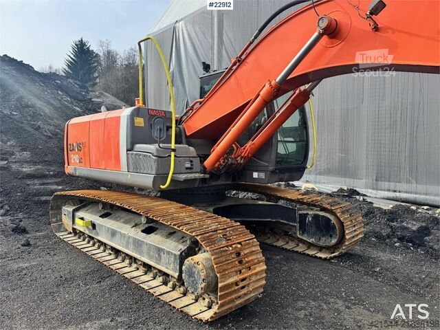 Excavadora sobre orugas Hitachi ZX210LC-3 crawler excavator with digging bucket, g