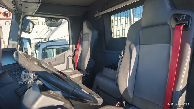 Dépanneuse RENAULT 26.440 C 6X2 EURO 6 + GRUA HMF