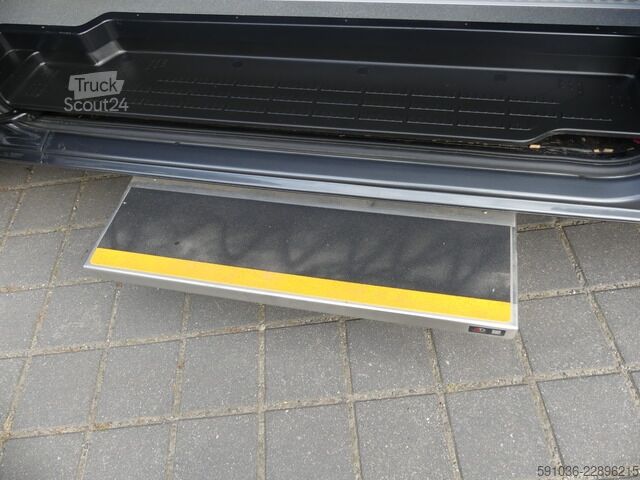 Kleinbus VW Crafter Kombi 35 2.0 TDI MR Autom. RAMPE/9-SITZE