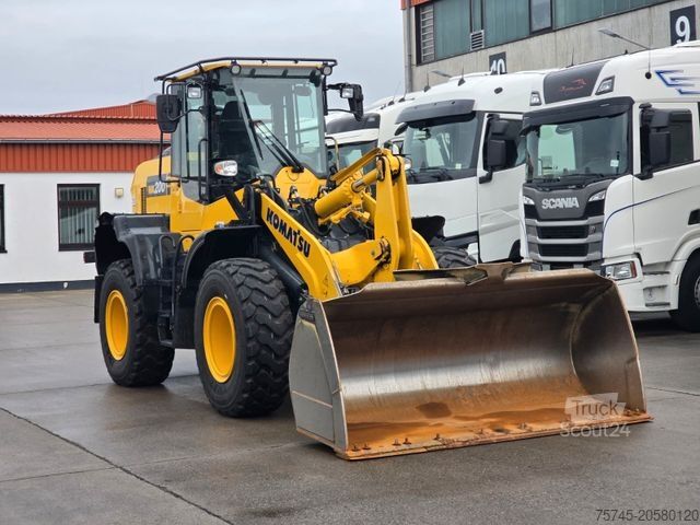 Radlader KOMATSU WA 200 * WENIG BELASTET * TOP * NEUE REIFEN