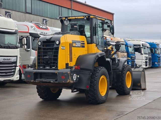 Radlader KOMATSU WA 200 * WENIG BELASTET * TOP * NEUE REIFEN