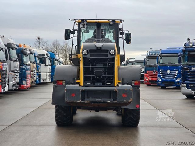 Radlader KOMATSU WA 200 * WENIG BELASTET * TOP * NEUE REIFEN