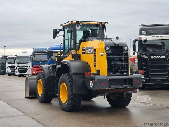 Radlader KOMATSU WA 200 * WENIG BELASTET * TOP * NEUE REIFEN