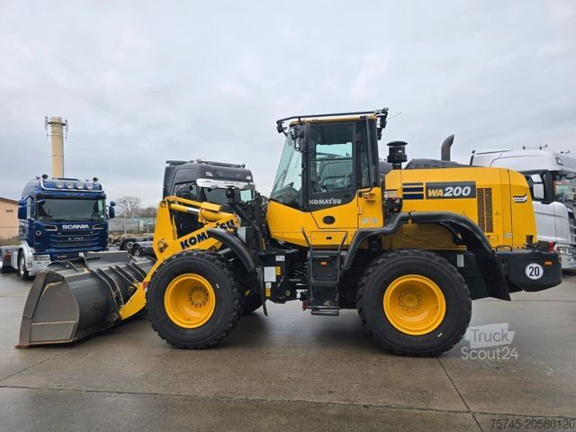 Radlader KOMATSU WA 200 * WENIG BELASTET * TOP * NEUE REIFEN