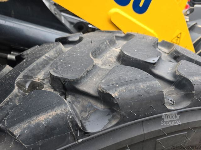 Radlader KOMATSU WA 200 * WENIG BELASTET * TOP * NEUE REIFEN