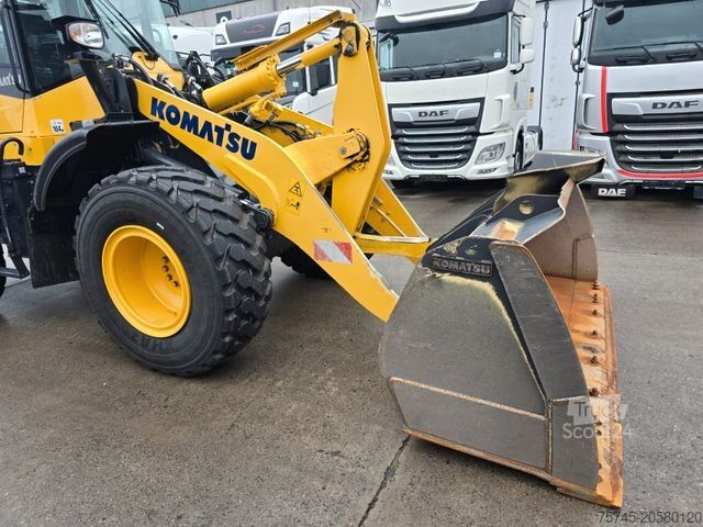 Radlader KOMATSU WA 200 * WENIG BELASTET * TOP * NEUE REIFEN